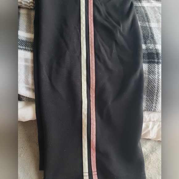 A NWOT pair of NY & company striped pants - Picture 4 of 4